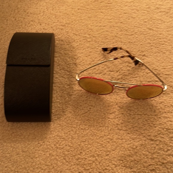 Prada sunglasses - Picture 6 of 11